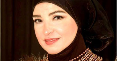 بالصور.. الإكسسوارات كبيرة الحجم والمنحوت عليها الأسماء موضة 2014