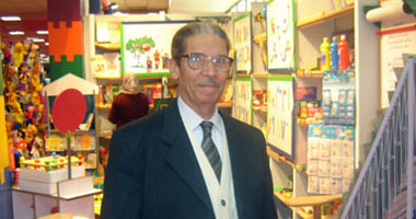 أطفال الفيوم يستقبلون الكاتب يعقوب الشارونى