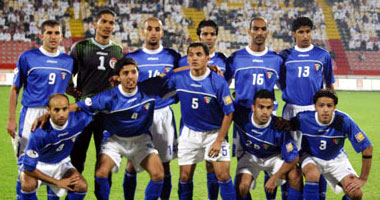 لاعبو الكويت يدخنون السجائر احتفالاً بالفوز على سوريا