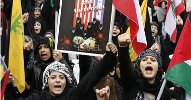 إسرائيل تواصل القصف وهتافات ضد مصر ببيروت