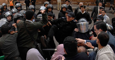 مهام الداخلية.. التشريفات وقمع المتظاهرين أولاً وأمن المواطن أخيراً