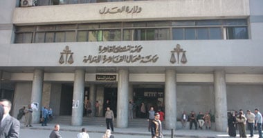 إخلاء سبيل متهم طعن شاهد داخل المحكمة 