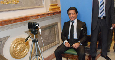 بالصور..أحمد عز يستخرج كارنيه مجلس الشعب