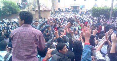 اعتصام لطلبة جامعة فاروس بالإسكندرية وتهديدهم بالفصل