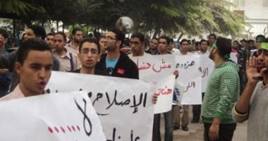 مظاهرة بجامعة بنها ضد تزوير الانتخابات 