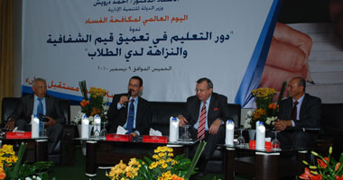 فى اليوم العالمى لمكافحة الفساد.. دوريش: صعب تحديد حجم الأموال المهدرة نتيجة الفساد لأن "محدش بيرفع إيده ويقول أنا فاسد".. ورئيس النيابة الإدارية: 600 شكوى فساد إدارى فى شهرين 