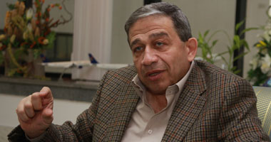 وزير الطيران يتفقد سير العمل بالمطار الجديد