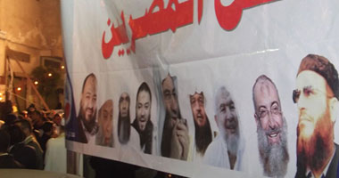شيوخ الجنس والطعام يغتالون براءة الصغار.. فتوى تزويج الطفلة حتى لو عمرها يوما واحدا تفتح ملف توظيف الدين فى خدمة رغبات "برهامى" ورفاقه.. أزهريون: تيارات مهمتها هدم المجتمع.. وفكرهم البذرة الأولى لجرائم داعش