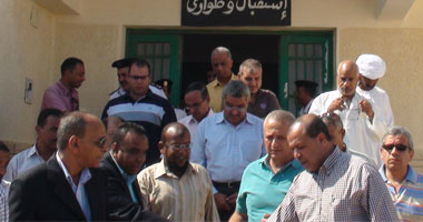 وقفة لأهالى الشلاتين احتجاجا على ضعف شبكات الاتصالات بالمدينة
