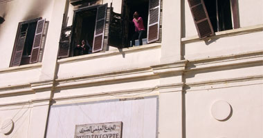 الشعب والجيش ينقذان تراث المجمع العلمى  