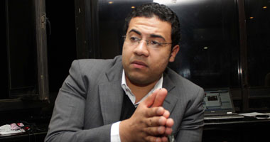 خيرى تعليقًا على حبس الصحفيين: هناك من يقود مرسى لطريق مبارك من الباب الواسع