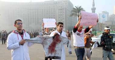 أطباء التحرير: "الطنطاوى سم عيالى.. إوعى يا مصرى تقول أنا مالى"