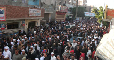 بالصور.. الآلاف يشيعون جثمان نائب حزب النور بالجيزة