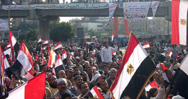 مؤيدو "العسكرى" يبدأون مظاهرتهم بالنشيد الوطنى والدعاء لمصر 