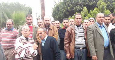 تظاهر العاملين بميناء الإسكندرية للمطالبة بعودة مدير الهيئة