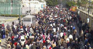 مناوشات أمام محال "إبراهيم فرج" بالسويس للمطالبة بالقصاص