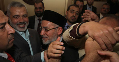 الإخوان تستقوى بالخارج.. تهاجم أمريكا بالعلن وتتواصل فى الخفاء.. مصدر: الهدف الضغط على مصر.. ومنشقون: قيادات غير معروفة والتنظيم الدولى يقودون التفاوض.. وحفيد البنا همزة الوصل مع الولايات المتحدة