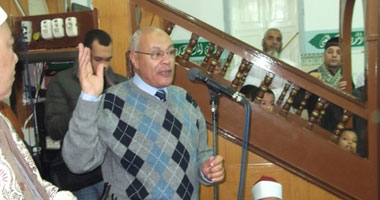 "العوا" يصلى "الجمعة" و"الجنازة" على متوفى بأسيوط
