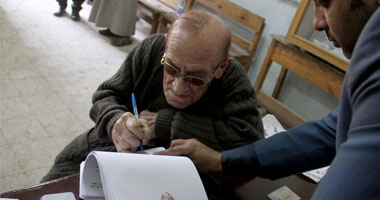 إقبال متوسط فى منتصف اليوم بلجان الدائرة السادسة