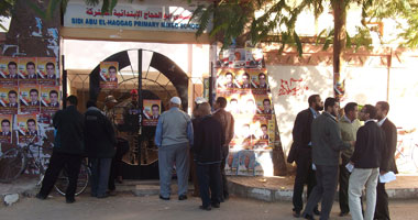 تواجد مكثف للقوات المسلحة أمام لجان الأقصر