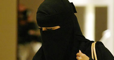 ضبط عامل يرتدى النقاب لمراقبة زوجته بالعمرانية