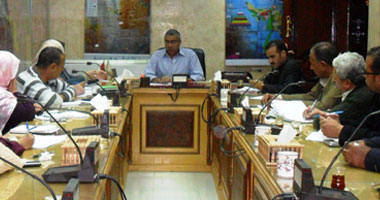 محافظ الوادى الجديد ينفعل على مسئولى الصرف الصحى