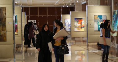 "العويس" تنظم معرضًا لجماعة الجدار التاسع