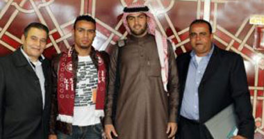 حازم إمام يوقع للفيصلى السعودى موسمين ونصف رسمياً