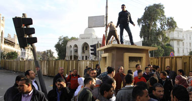 التحقيق فى تعدى معتصمى "الاتحادية" على سائق وتحطيم سيارته