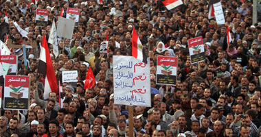 المئات من مؤيدى مرسى يتجمهرون بسيدى جابر
