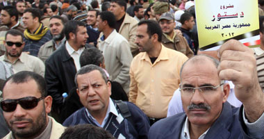 مؤيدو الرئيس بالشرقية ينقلون مسيرتهم من مسجد الفتح تحسبا لحدوث عنف