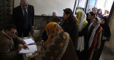 بالصور.. كبار السن يختارون دستور الأبناء والأحفاد