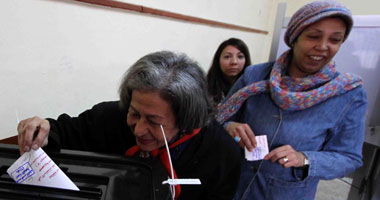 تأخر التصويت فى لجنة بسيدى جابر لغياب الموظفين 