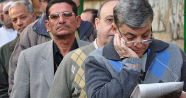ناخبون يحاولون اقتحام لجنة بالشرقية