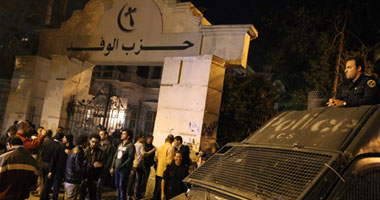 إرسال فوارغ الطلقات المستخدمة فى الهجوم على "الوفد" للمعمل الجنائى
