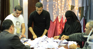 حريات المحامين تطالب بعدم مشاركة أعضاء هيئة قضايا الدولة فى الاستفتاء ما لم يؤدوا اليمين القانونية.. وتوصى بإلغاء نتيجة مدرسة الشاطبى بالإسكندرية.. وتؤكد: حادث الاعتداء على حزب الوفد مرفوض