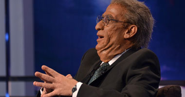  بالصور.. محمود عزب يتقمص شخصية عمرو موسى