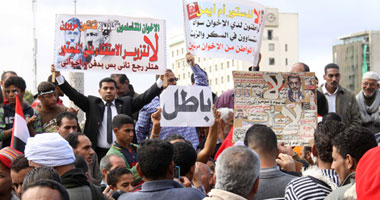 هدوء بالتحرير ولافتات جديدة تطالب بالتصويت بـ"لا"فى المرحلة الثانية