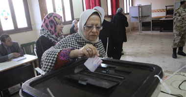 على لطفى يدلى بصوته فى لجنة مديرية الزراعة بالدقى
