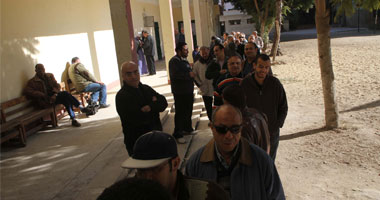  تشابك بالأيدى أمام مدرسة المنوات بأبو النمرس فى الجيزة 