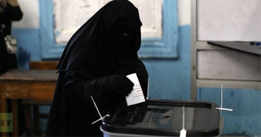 القبض على ممرضة تنتمى للتيار الإسلامى تعدت على سيدتين بالضرب أثناء الاستفتاء