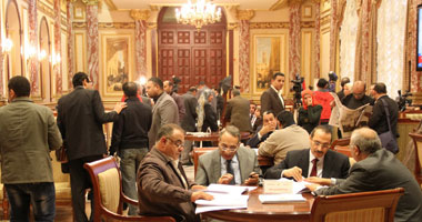 أعضاء مجلس الشورى المعينين ينتقدون "جبهة الإنقاذ الوطنى".. عباس عبد العزيز: الجبهة تريد تمزيق الوطن.. ومحمد يسرى: من غير المعقول تشويه عرس الاستفتاء والتشكيك بنواب الشورى 