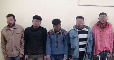 ضبط باقى عصابة المحمدى بالدقهلية أثناء سرقتهم لسيارة بالإكراه 