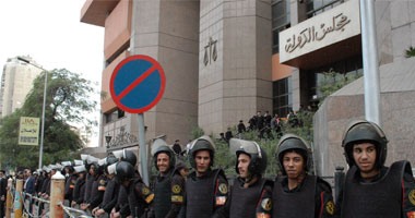 عضو بجبهة الإنقاذ يقيم دعوى لتطبيق الشريعة الإسلامية وغلق الملاهى 