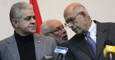 البرادعى: أطالب مرسى بالتحدث للإعلام وفتح باب الحوار 