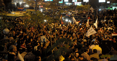 مؤيدو مرسى يقطعون الطريق أعلى وأسفل كوبرى الجيزة