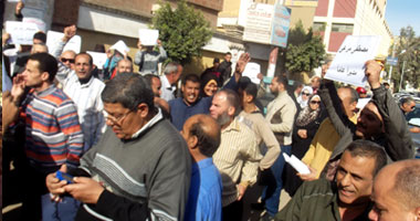 القضاء الإدارى بكفر الشيخ يلغى نقل مسئول بـ"الدفاع المدنى" لخروجه فى مظاهرة ضد مبارك.. والحكم: حرية التظاهر مقيدة بالحفاظ على النظام العام أو الأمن.. العنف أو التخريب ليس وسيلة سلمية للتعبير