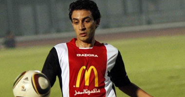 "أيمن حفنى" ينتظم فى تدريبات أهلى طرابلس الأحد