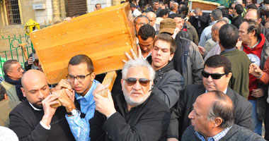 بالصور ..جنازة الراحل جمال إسماعيل.. وفيفى عبده تحضر بالنقاب 