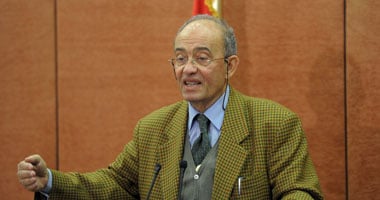 لأول مرة تكتل يضم 45 حزبا بمشاركة "النور" على مائدة إعداد المشروع الموحد.. تشكيل 7 لجان لدراسة المقترحات والتصويت يحسم القرار فى الجلسة الختامية.. البرعى: ندرس القوانين المنظمة وليست مواد الطعن فقط